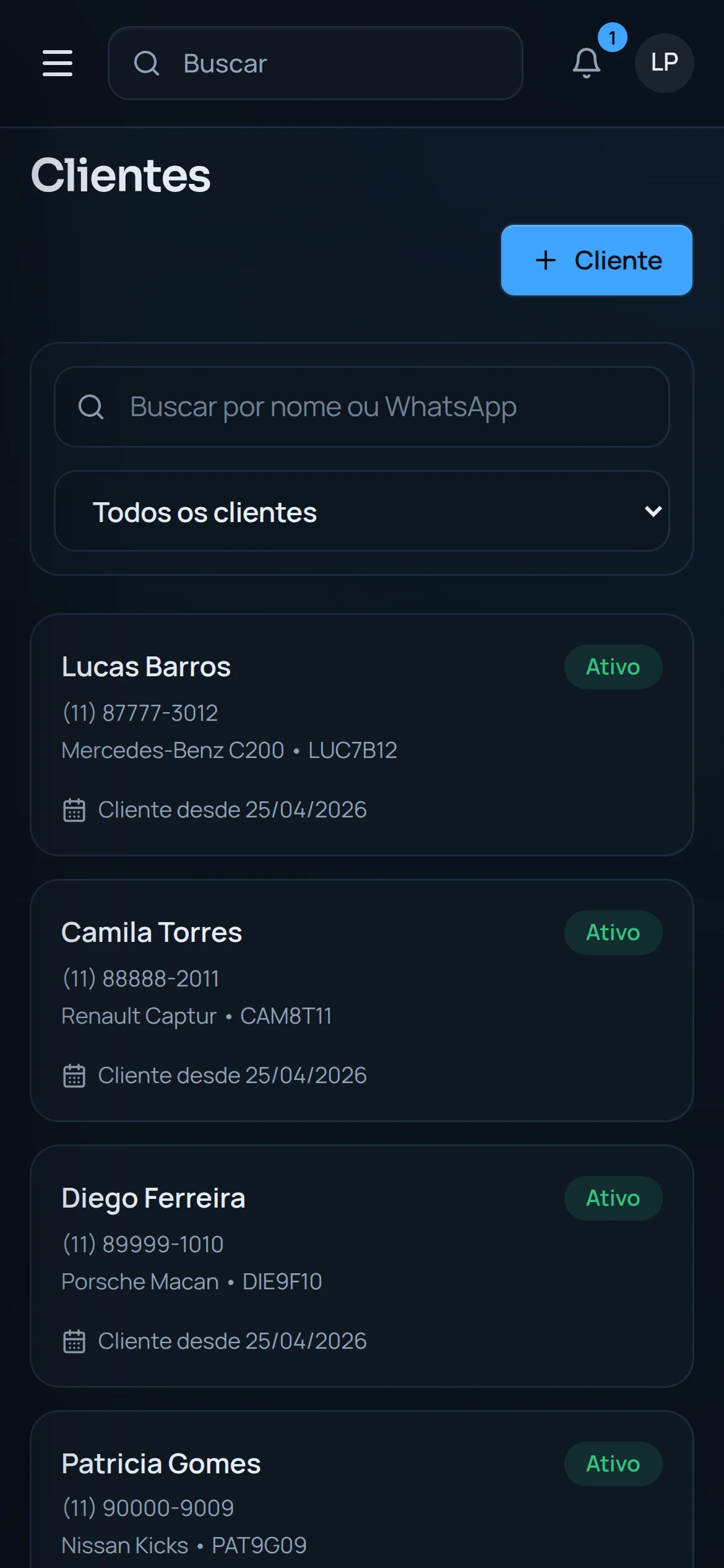 Tela de clientes do DetalhePro no celular.
