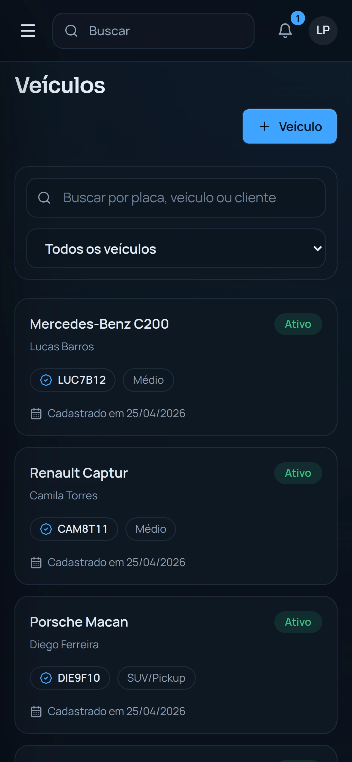 Tela de veículos do DetalhePro no celular.